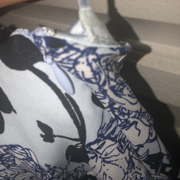 Formal dress - Picture 4 of 5